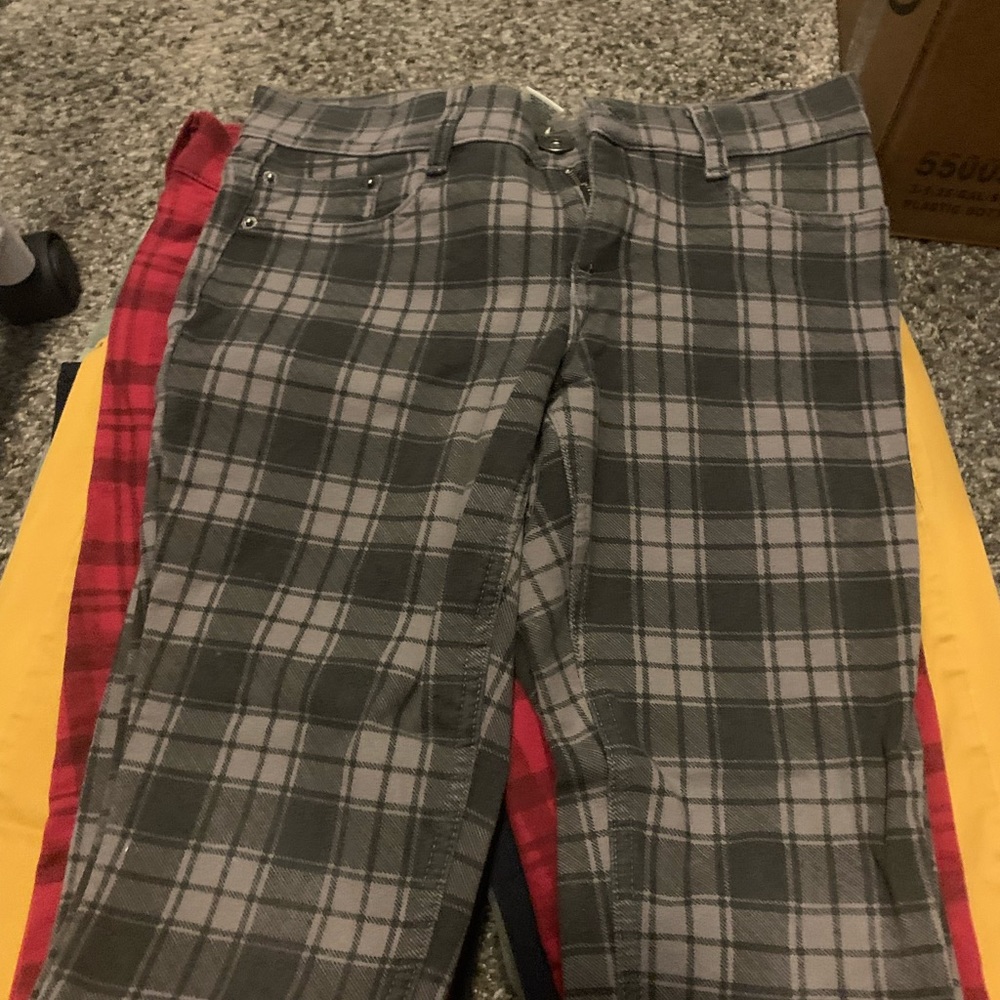 Medium Mudd Gray Plaid Jegging